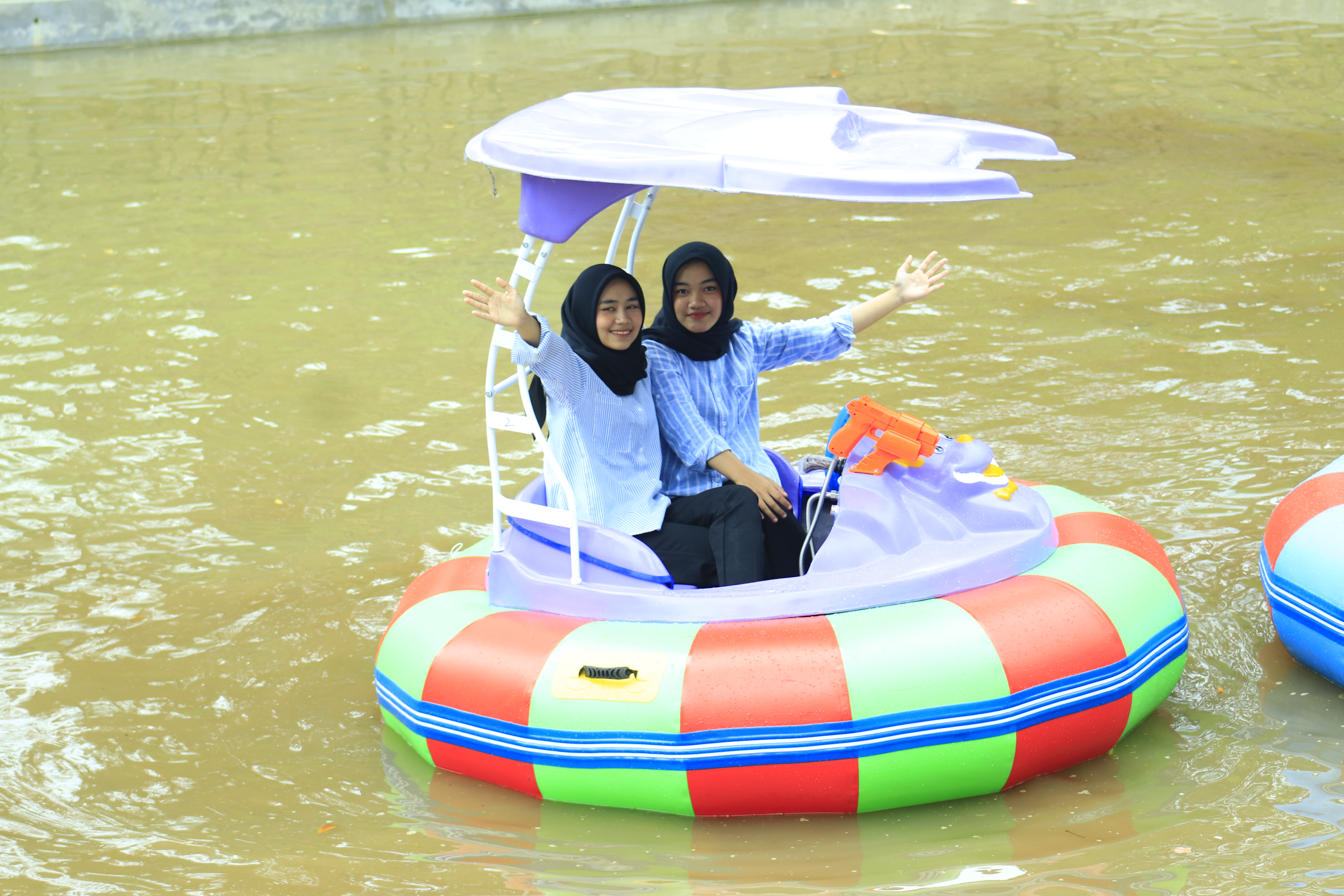 Bumber Boat - View 3